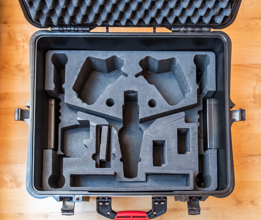 Robuster Schutzkoffer mit präziser Schaumstoffeinlage – sichere Verpackungslösung von Libre Packaging für empfindliche Geräte und Werkzeuge. Libre Packaging Verpackungslösungen für Unternehmen. Koffereinsatz für Präzisionsinstrumente